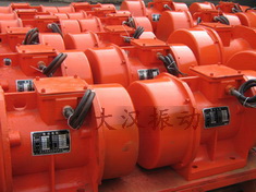 YZS振動電機(jī)：加裝防護(hù)外殼，密封性強(qiáng)不易損壞。